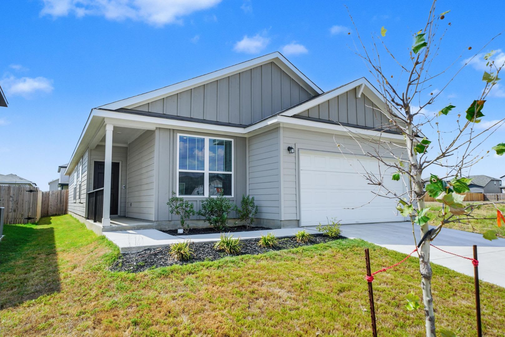 Beautifully Maintained Single-Story Home in Vista Real – photo 3