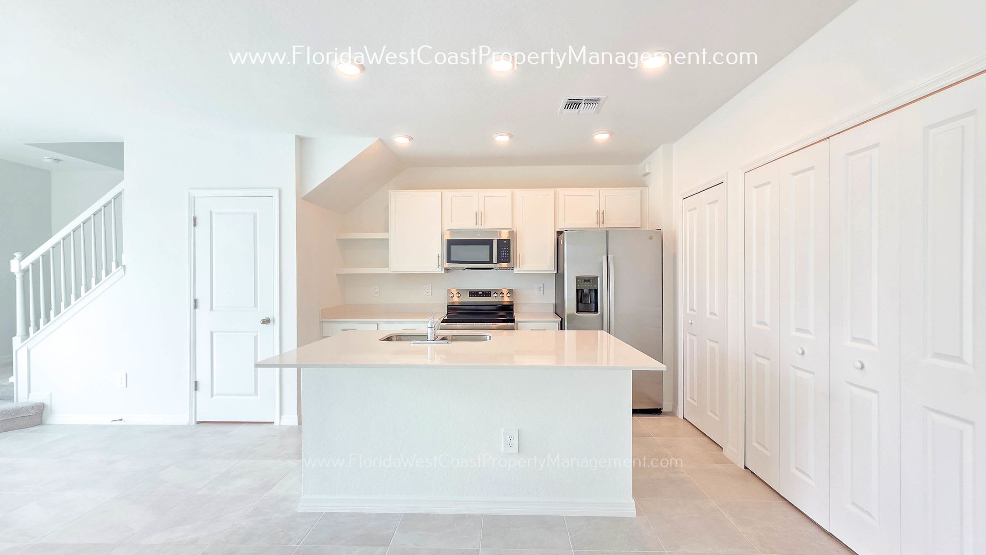 BRAND NEW TOWNHOME! AURORA at LAKEWOOD RANCH! MOVE IN READY! COMMUNITY POOL! – photo 2