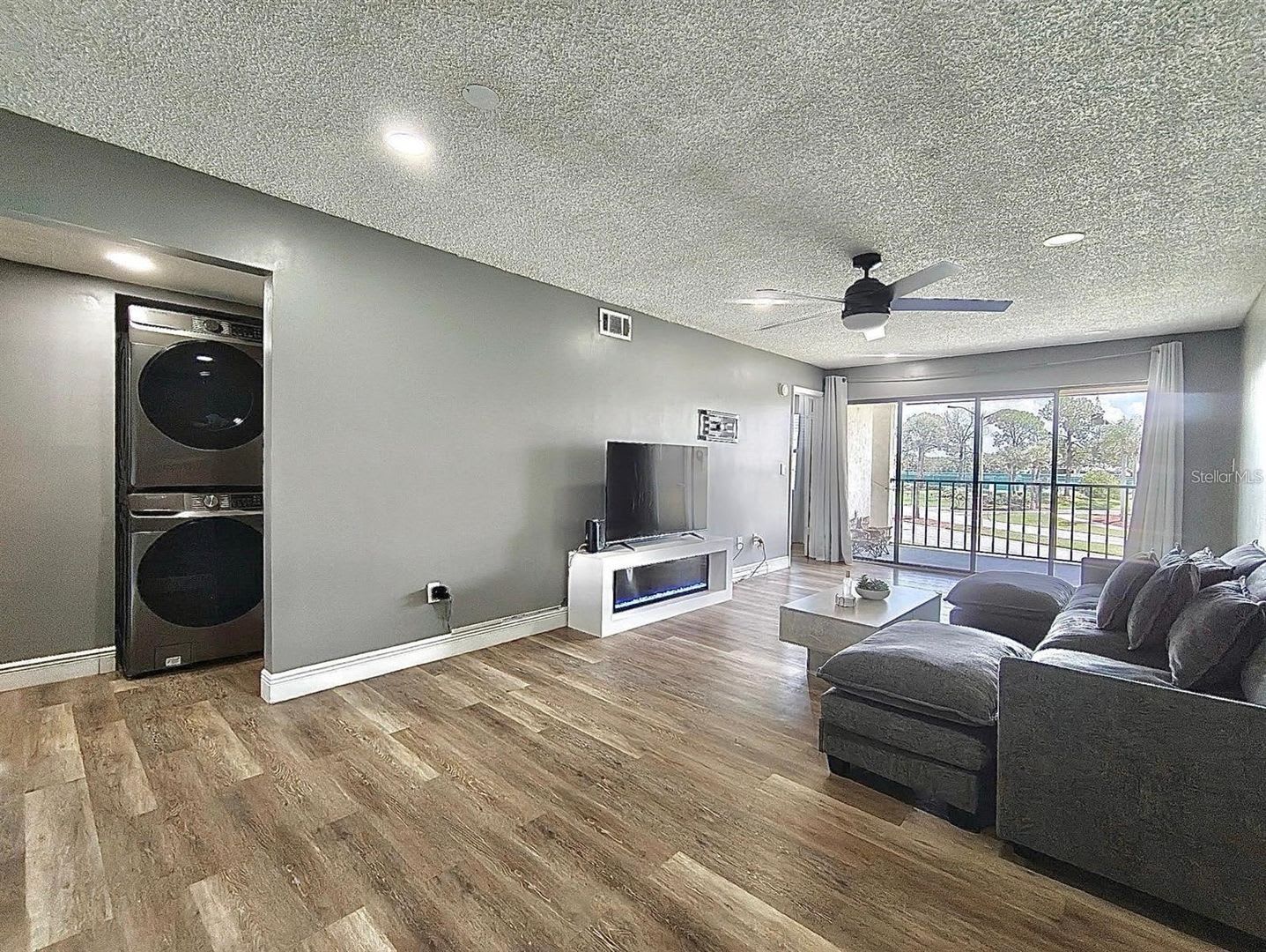 Spacious 2-Bedroom, 2-Bath Condo in Guard-Gated Community – photo 3