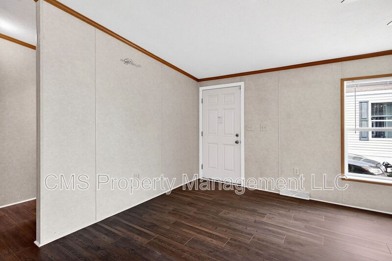 15 W Redwood Ave – photo 4