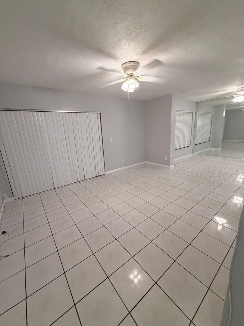 Spacious 3BR Townhome with 2-Car Garage in Tampa – photo 5