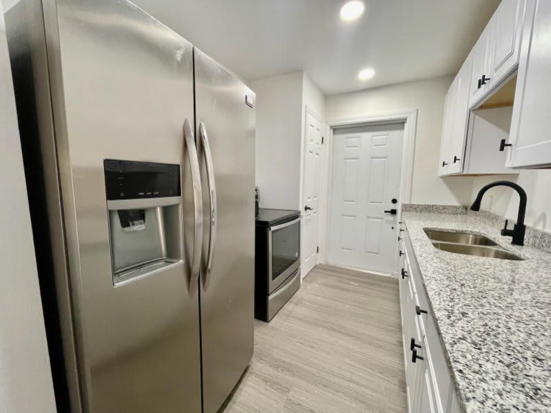 1110 West 8Th Street – photo 2