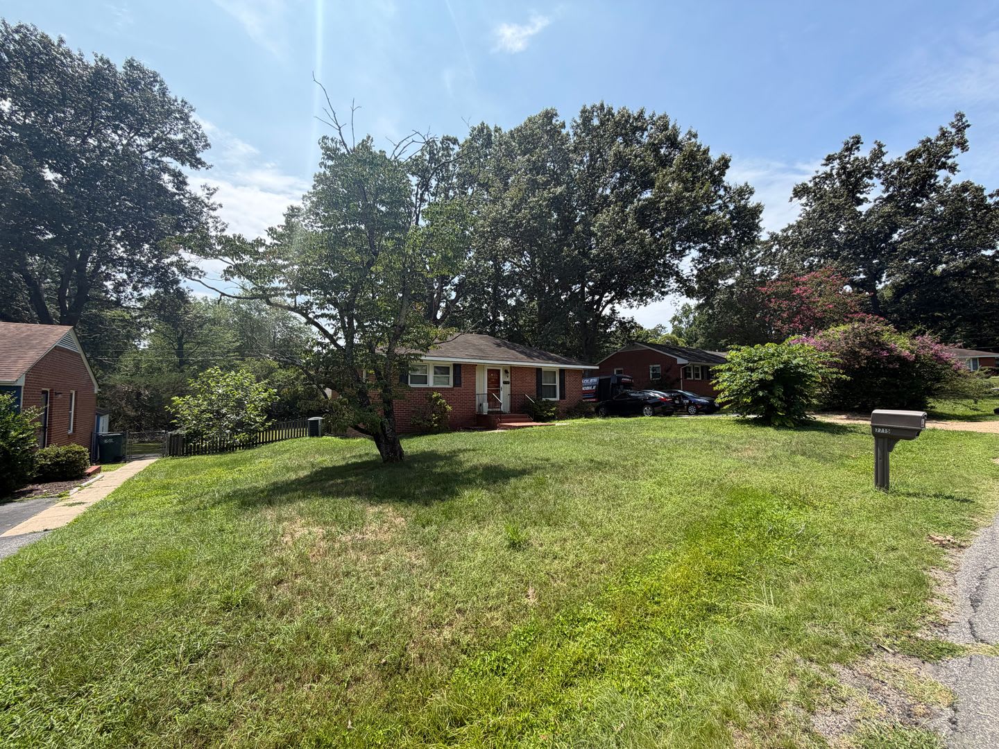 Charming 2 Bedroom Home with Spacious Yard in Henrico! – photo 2