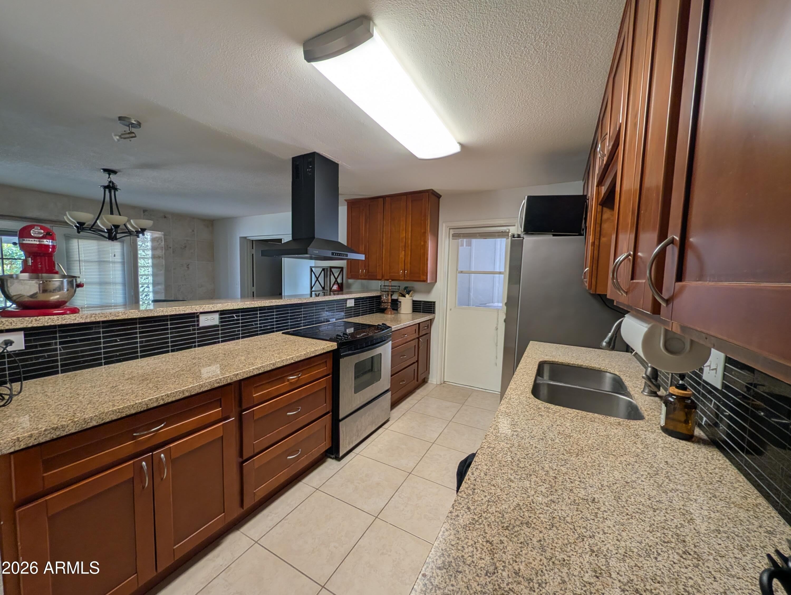 1039 E LARKSPUR Lane – photo 2