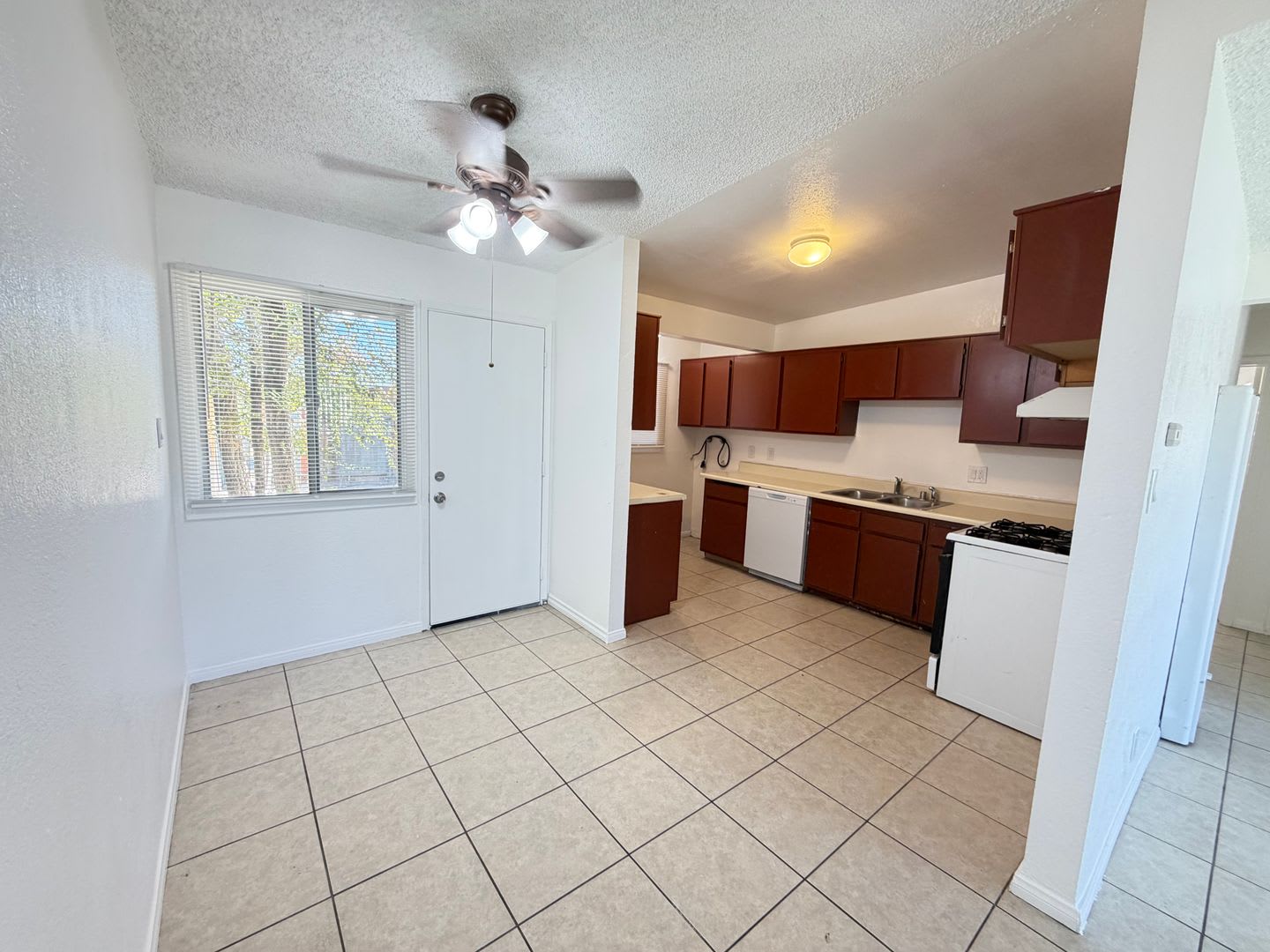 2 bedroom – photo 3