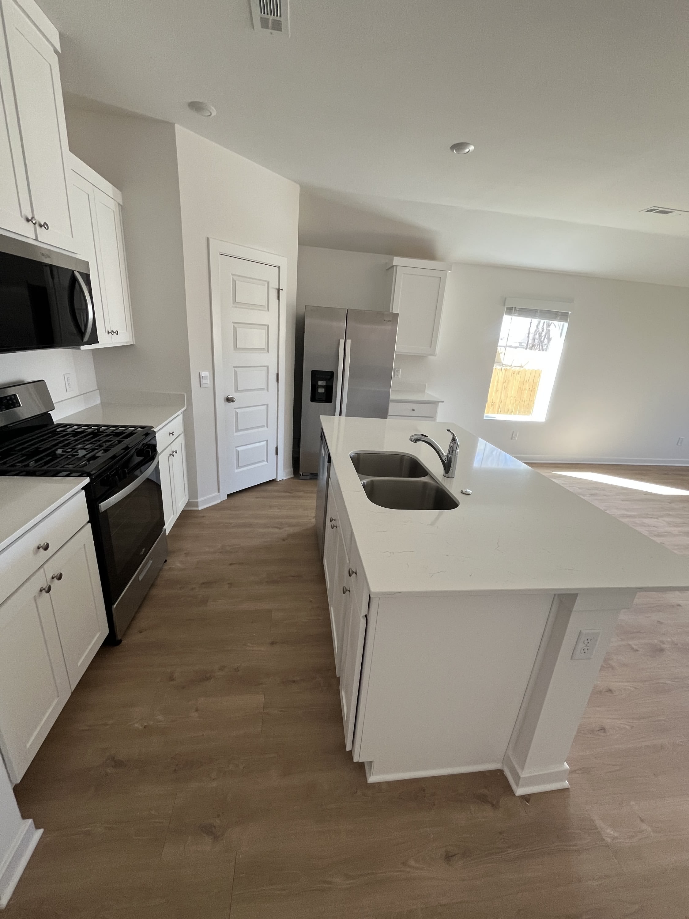 573 Arizona Street – photo 4