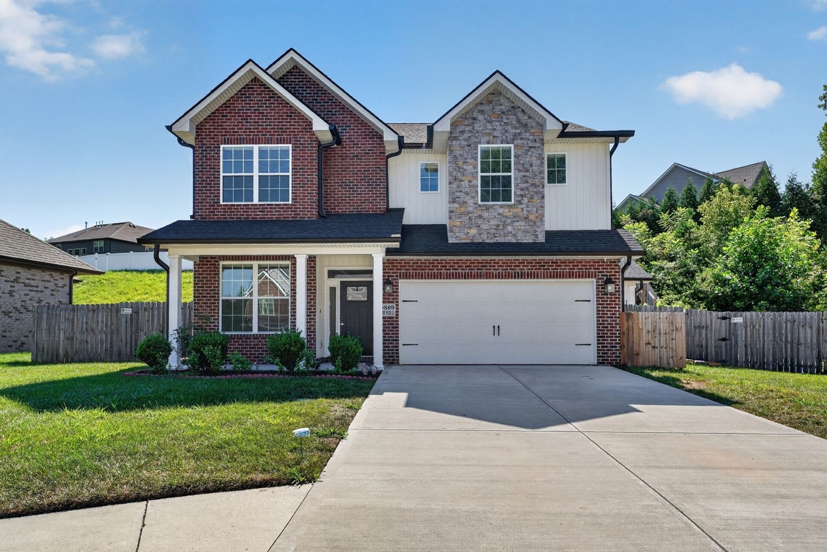 Charming 4BR House in Knoxville – photo 1