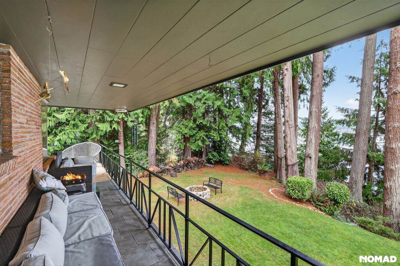Spacious 2BR home with water views – photo 5