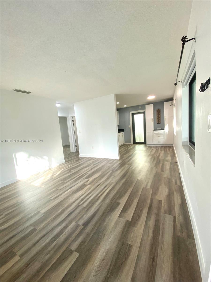 1735 Sw 21 St – photo 4