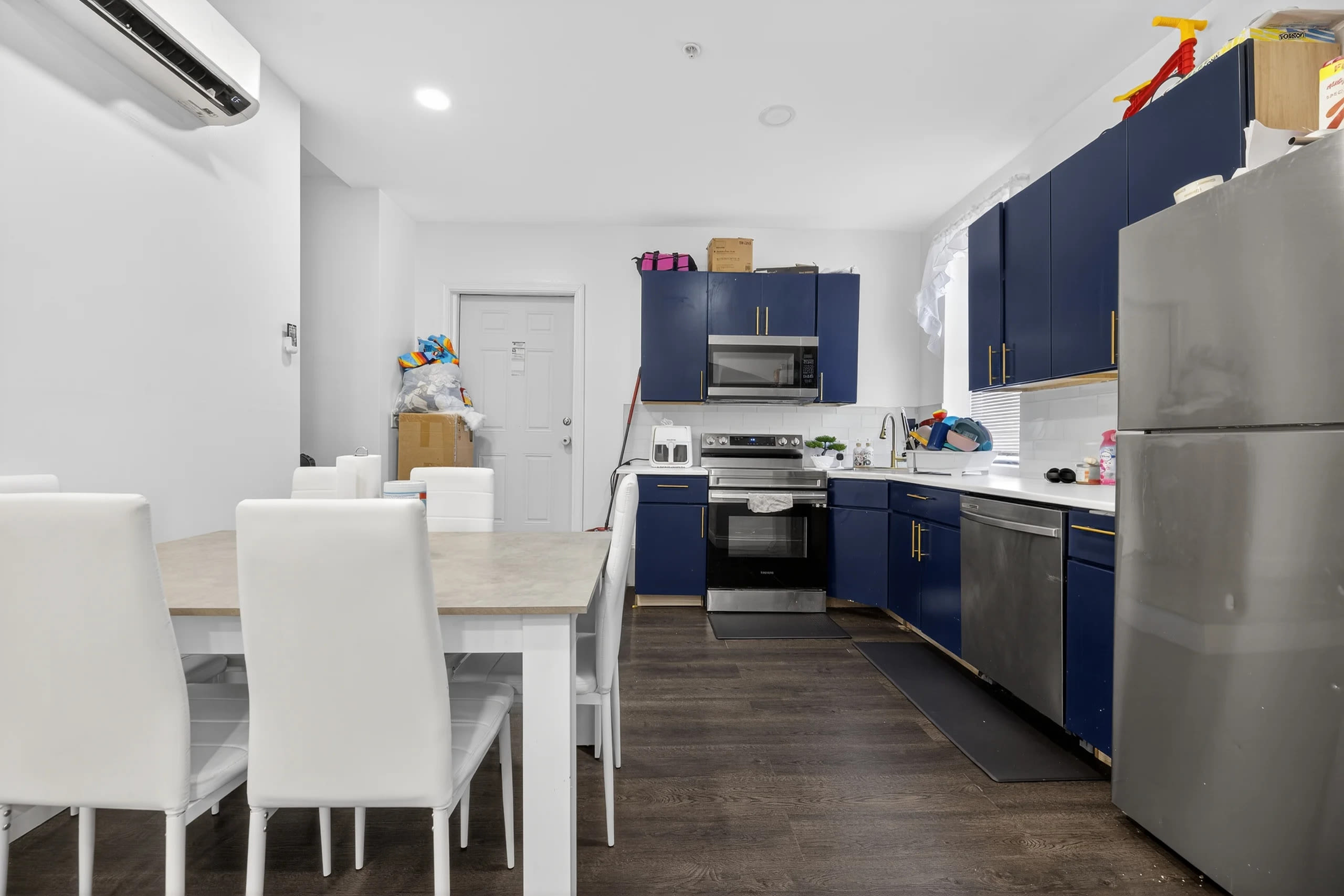 528 Charles St – photo 2