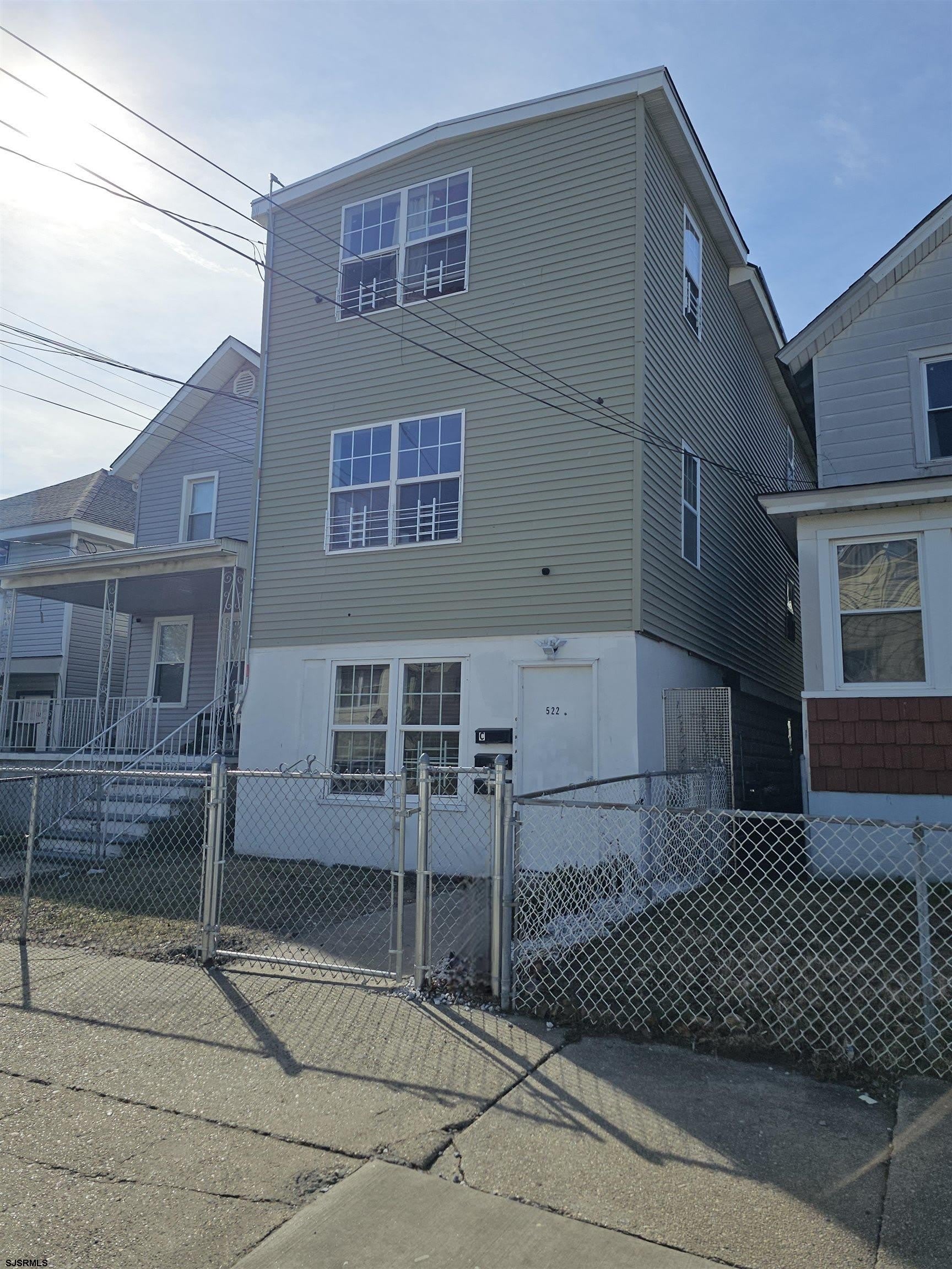 522 N Indiana Ave – photo 2