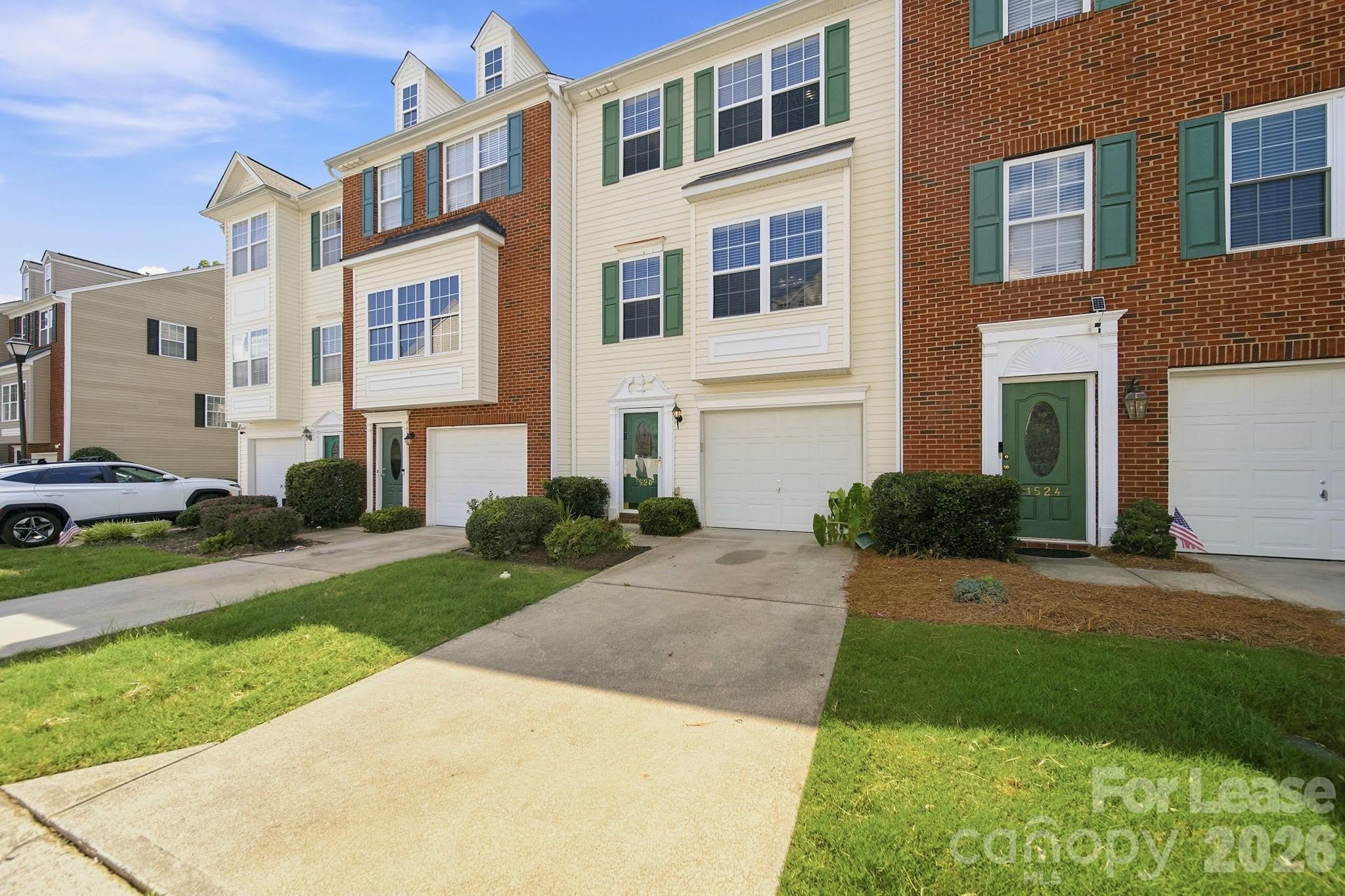 1526 Royal Auburn Avenue – photo 3