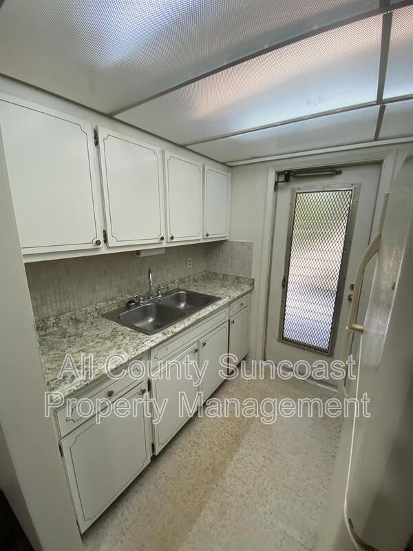 935 34th Ave N #1 – photo 4