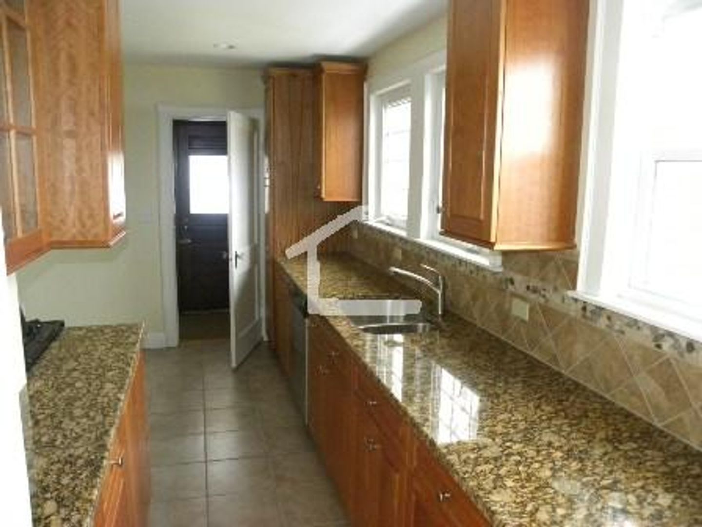 Unique BU Central/East Apt. For YoU 9/1/26 – photo 4