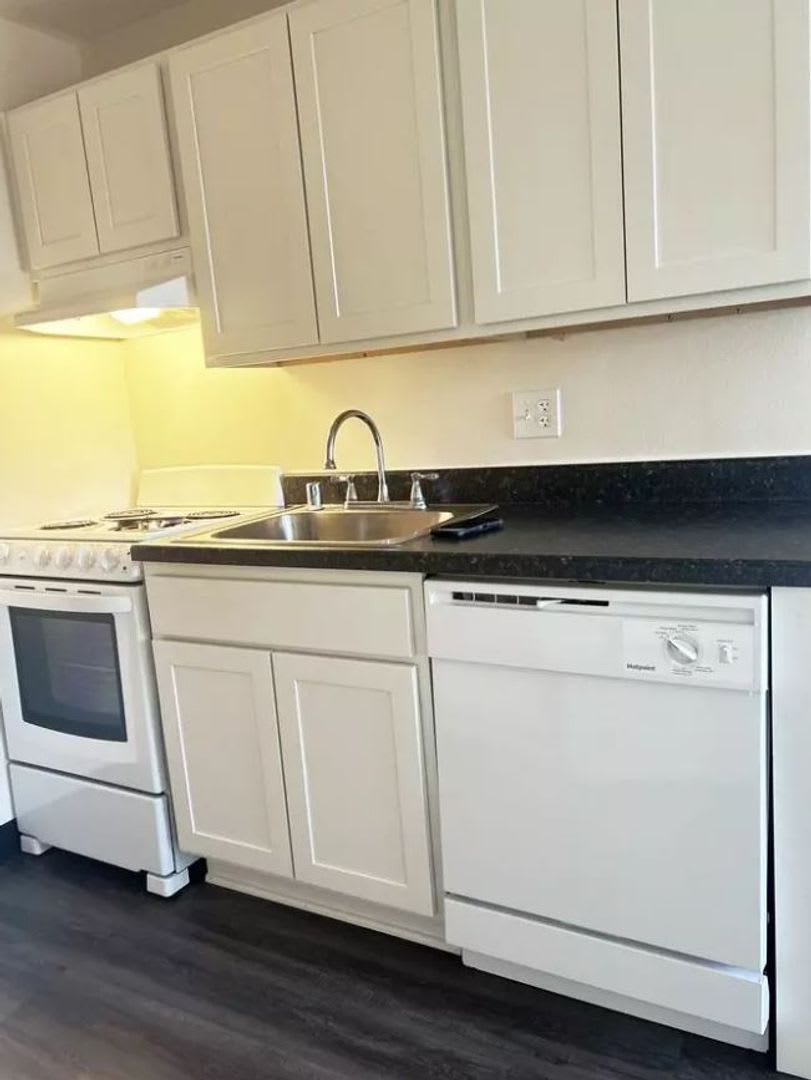 502 E Main St – photo 3