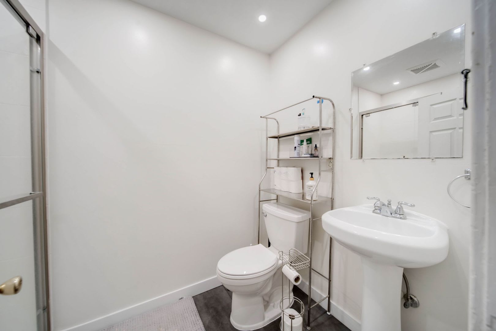 Prime Location 5BR / 2BA house just off High St! – photo 5