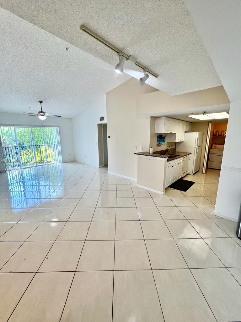 400 Crestwood Ct N – photo 2