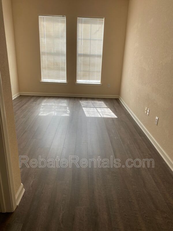 8290 Gate Parkway W – photo 3