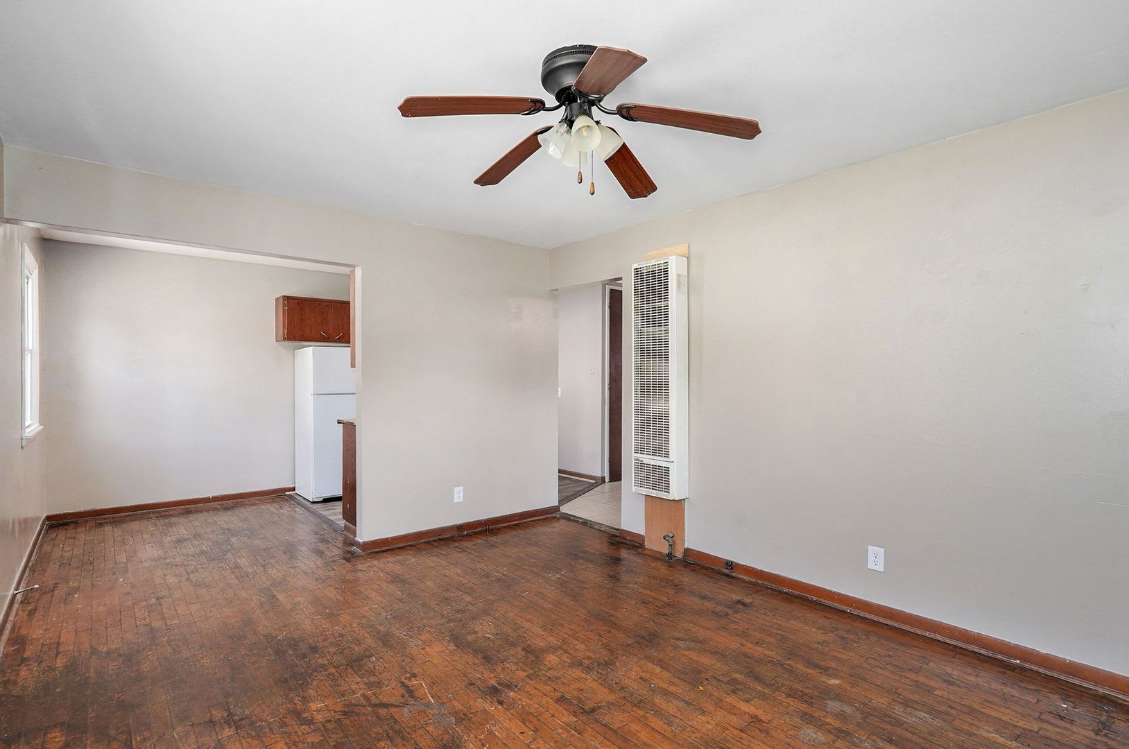 1 Bedroom 1 Bathroom House With Carport Located On A Quiet Street Lawn Care And Trash Included Pets Welcome – photo 4