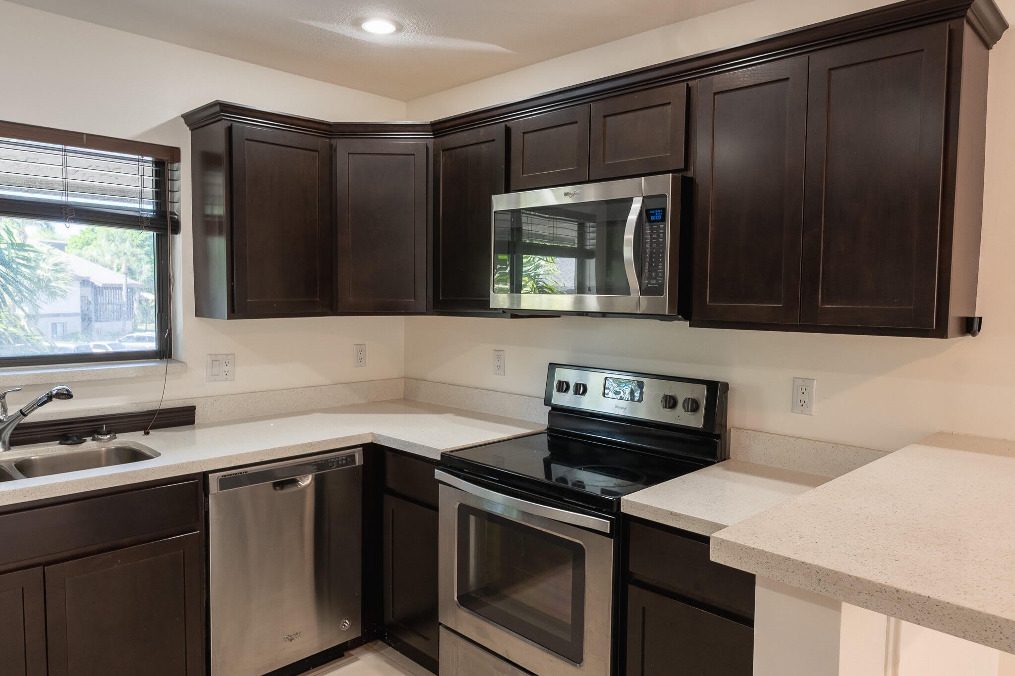 1665 Cabot Lane – photo 3