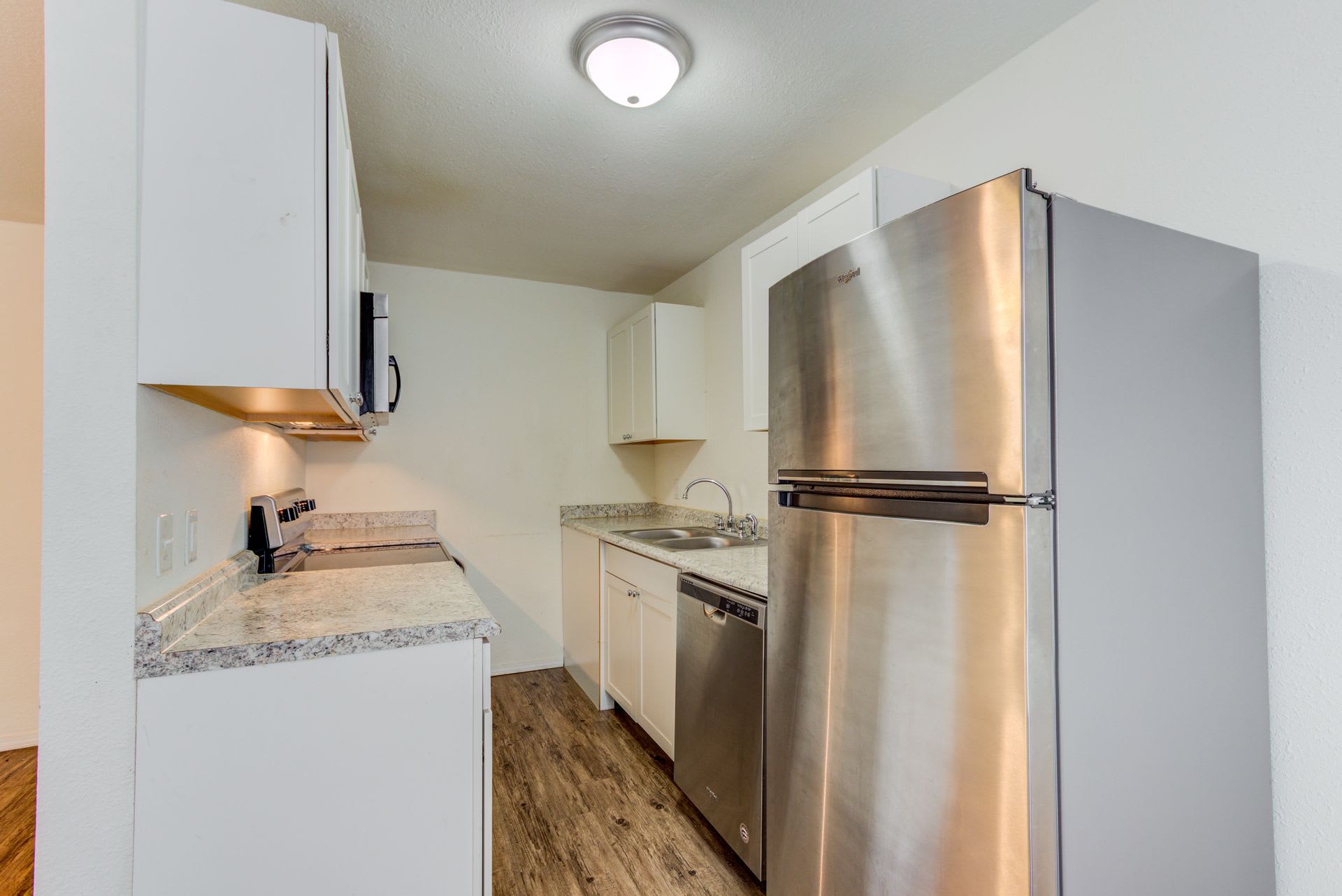 "The Belle Grove" One Bedroom Apartments (Wifi Included) – photo 1
