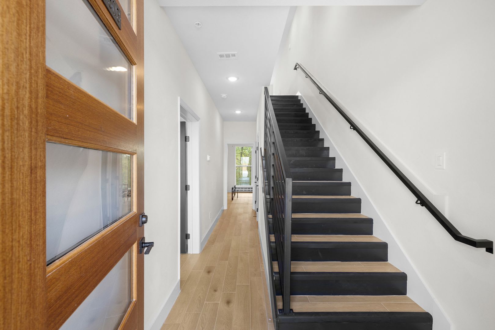 Available August 2026! BRAND NEW 3-Story 5Bed/5Bath Townhome across from Blinn! – photo 4