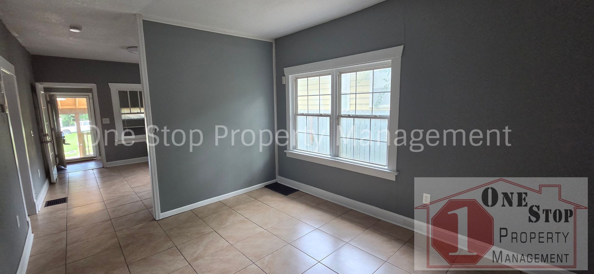 Beautiful 3 Bedroom 2 Bathroom in KCMO! – photo 5