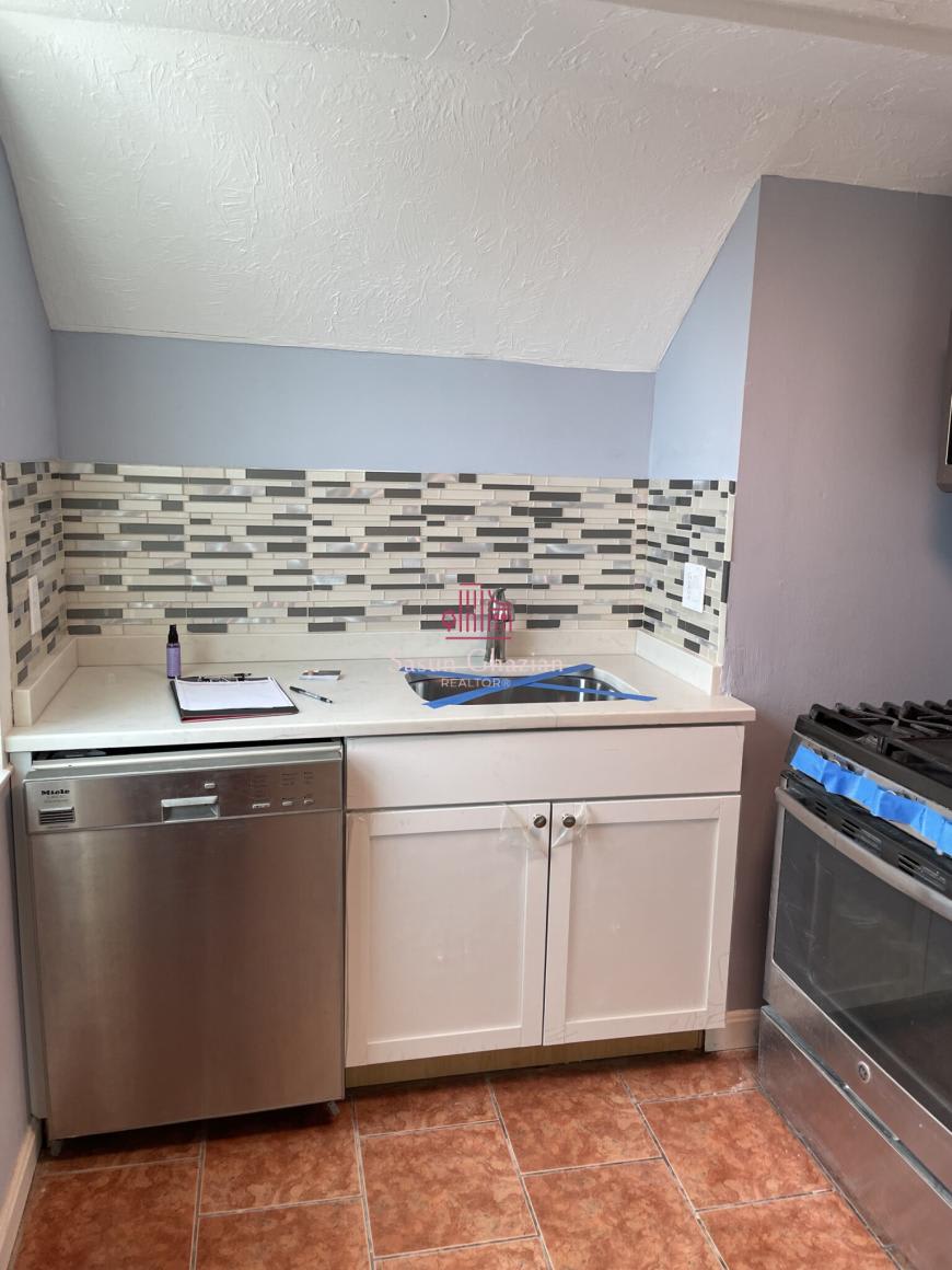 6 Windsor St. – photo 1