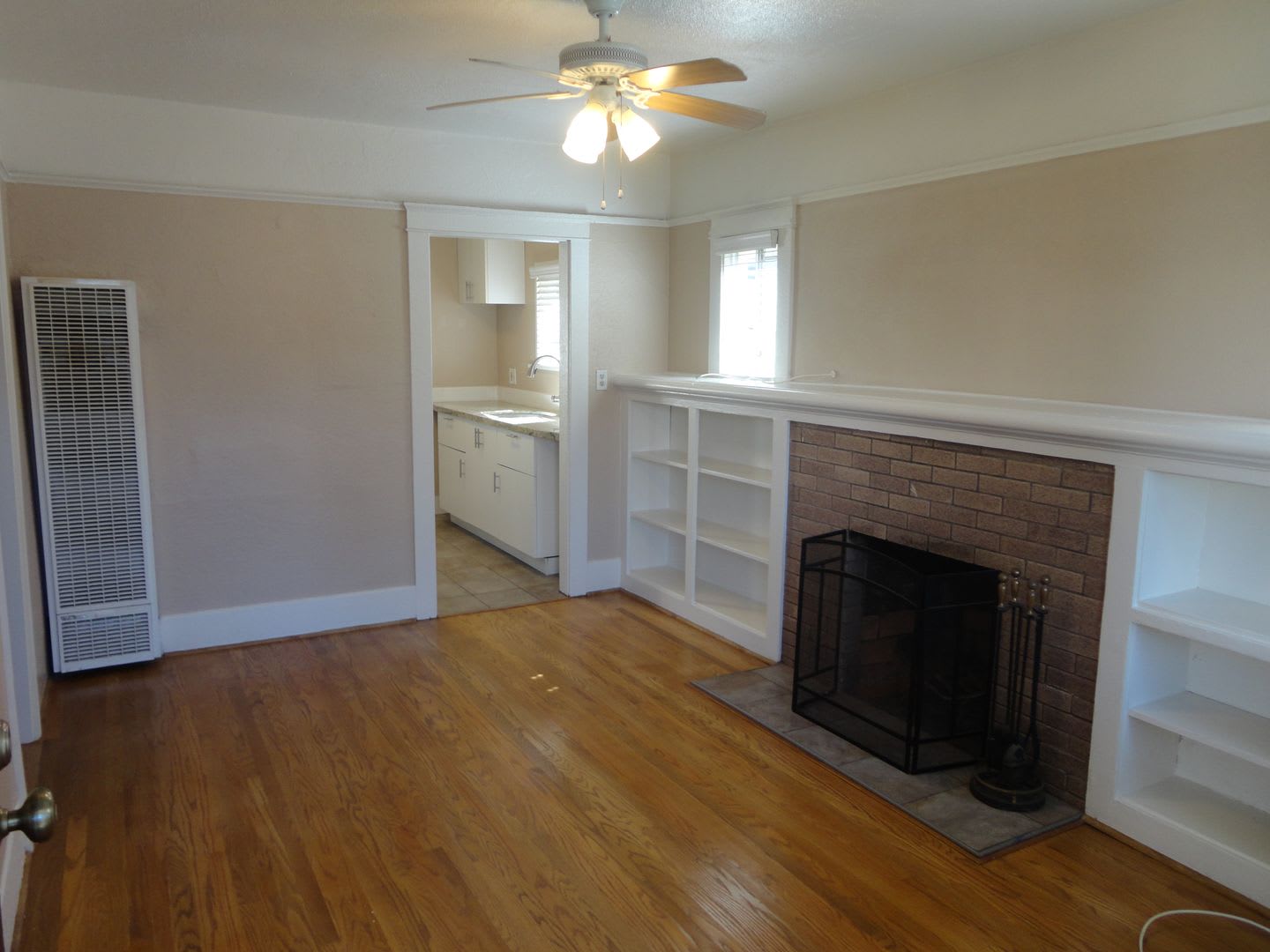 Two Bedroom One Bath Cottage With Hardwood Floors And Patio Move In Special 1000 Off 1St Month S Rent – photo 3