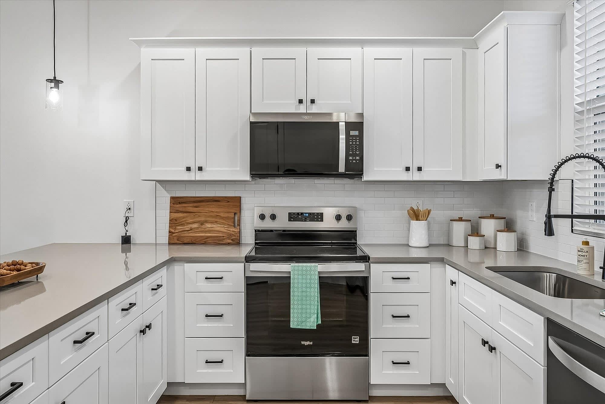 Rev3 at Avondale Station Townhomes for Rent – photo 5