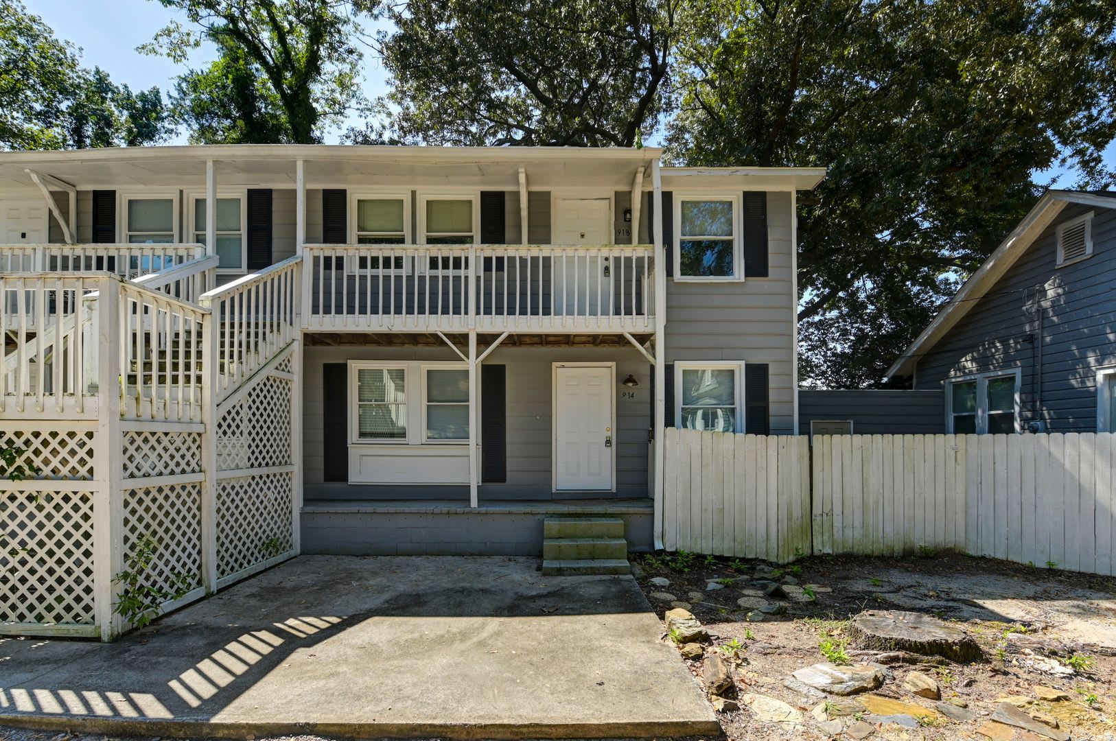 Just 8 Minutes from USC – Charming 2 Bedroom Home with Covered Front Porch! – photo 3