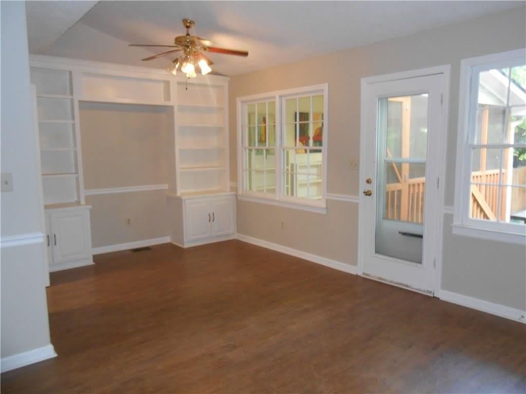 1135 Country Club Place NW – photo 4