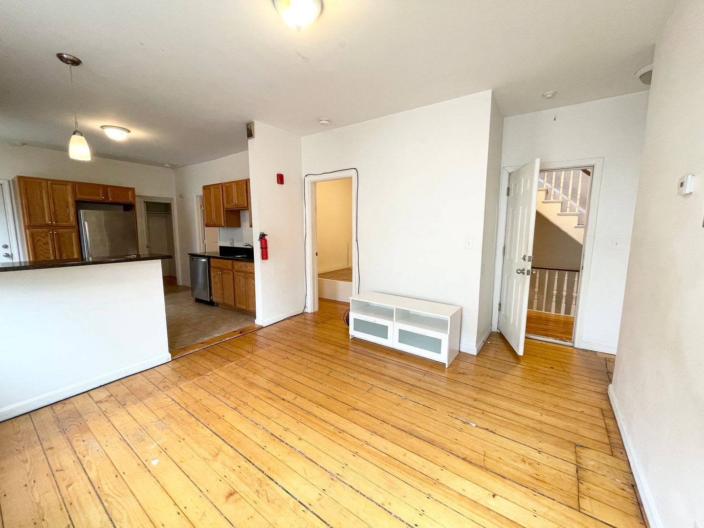 Beautiful 4-Bed on Delle Ave — Newly Renovated – photo 3