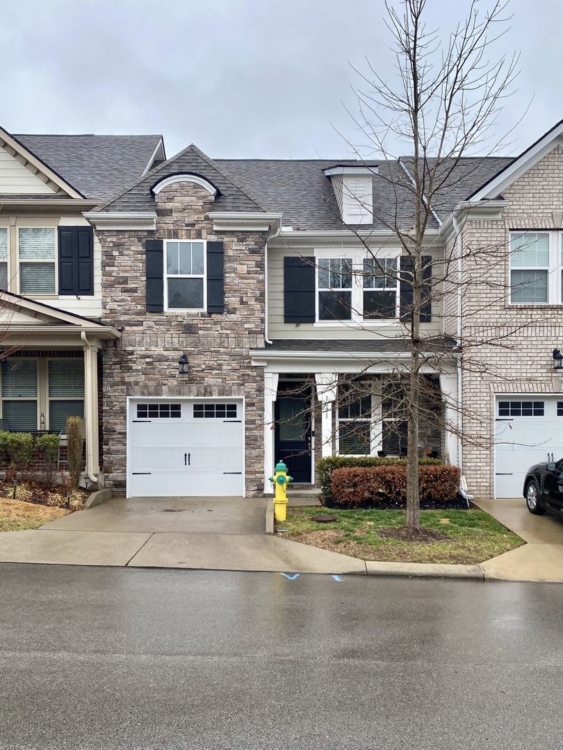 Mt Juliet TN Contemporary townhome located in the desirable Nichols Vale Community! – photo 2