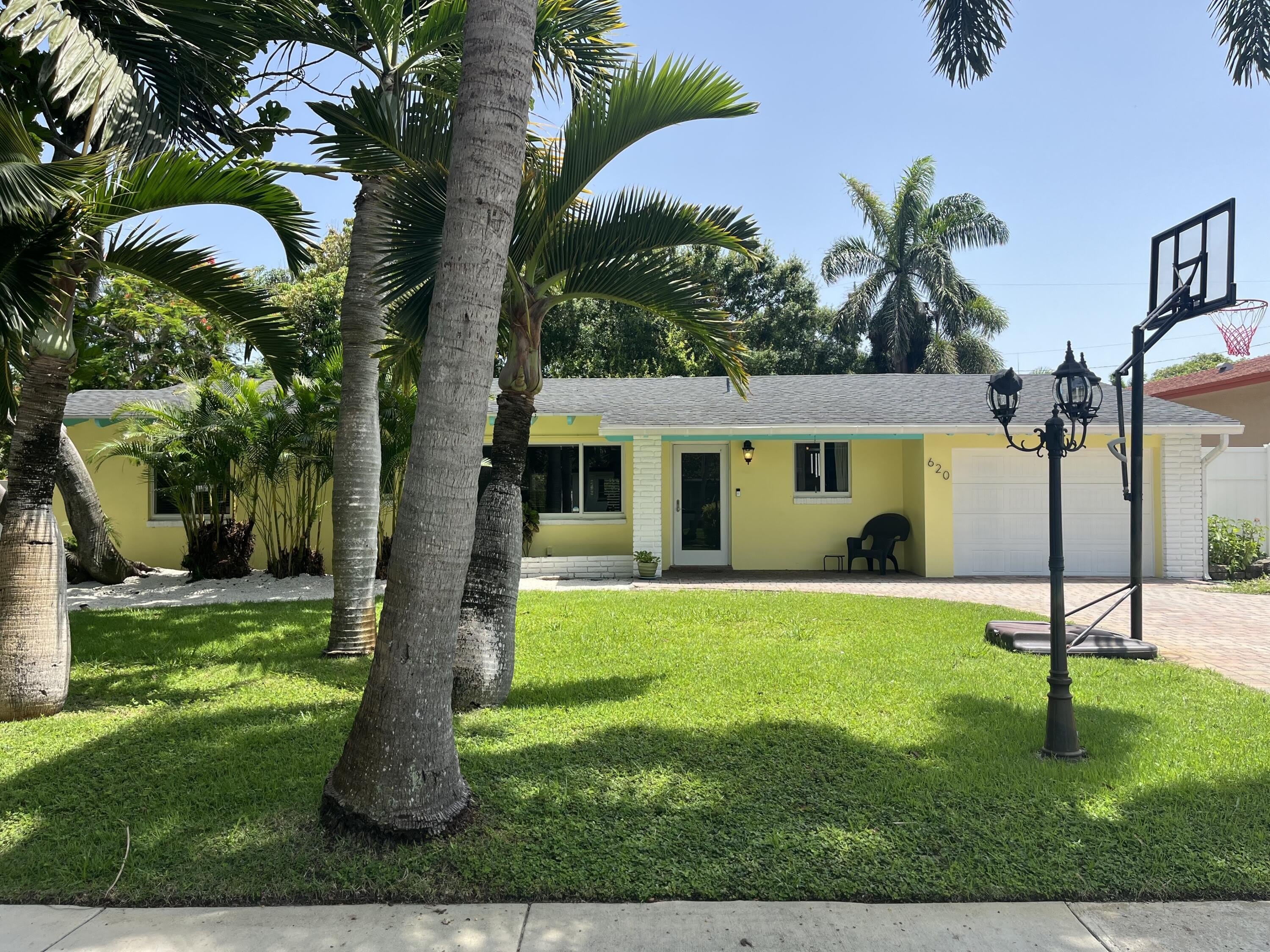 620 Ne 9Th Avenue – photo 1