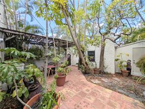 1701 Siesta Drive – photo 4