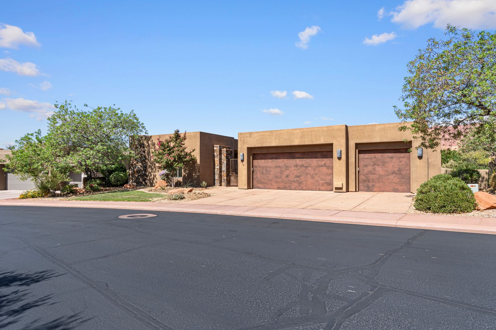 Beautiful Home in an Exclusive Gated Community – photo 2