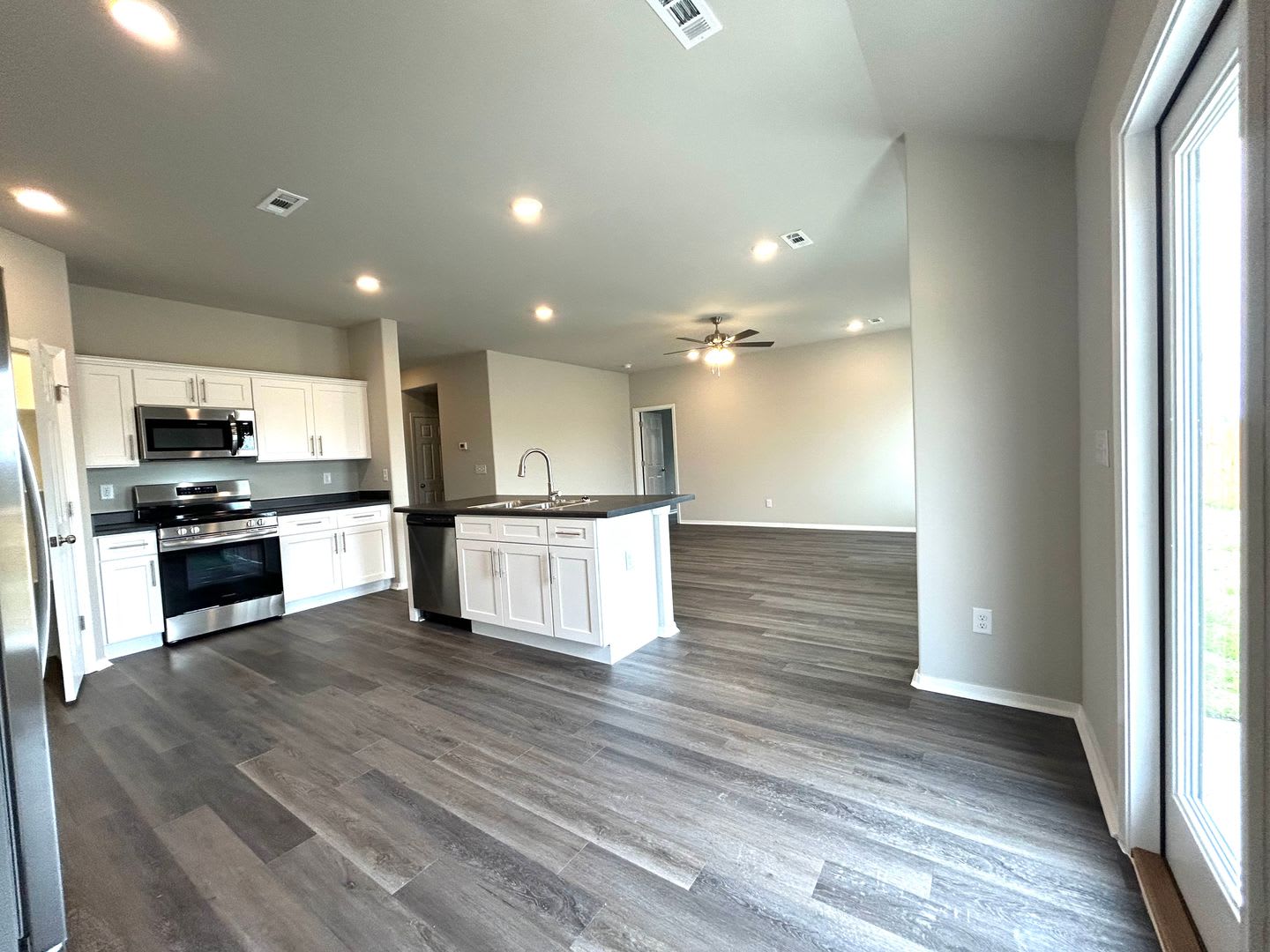 Newer Construction 3 bedroom 2 bath home! – photo 4