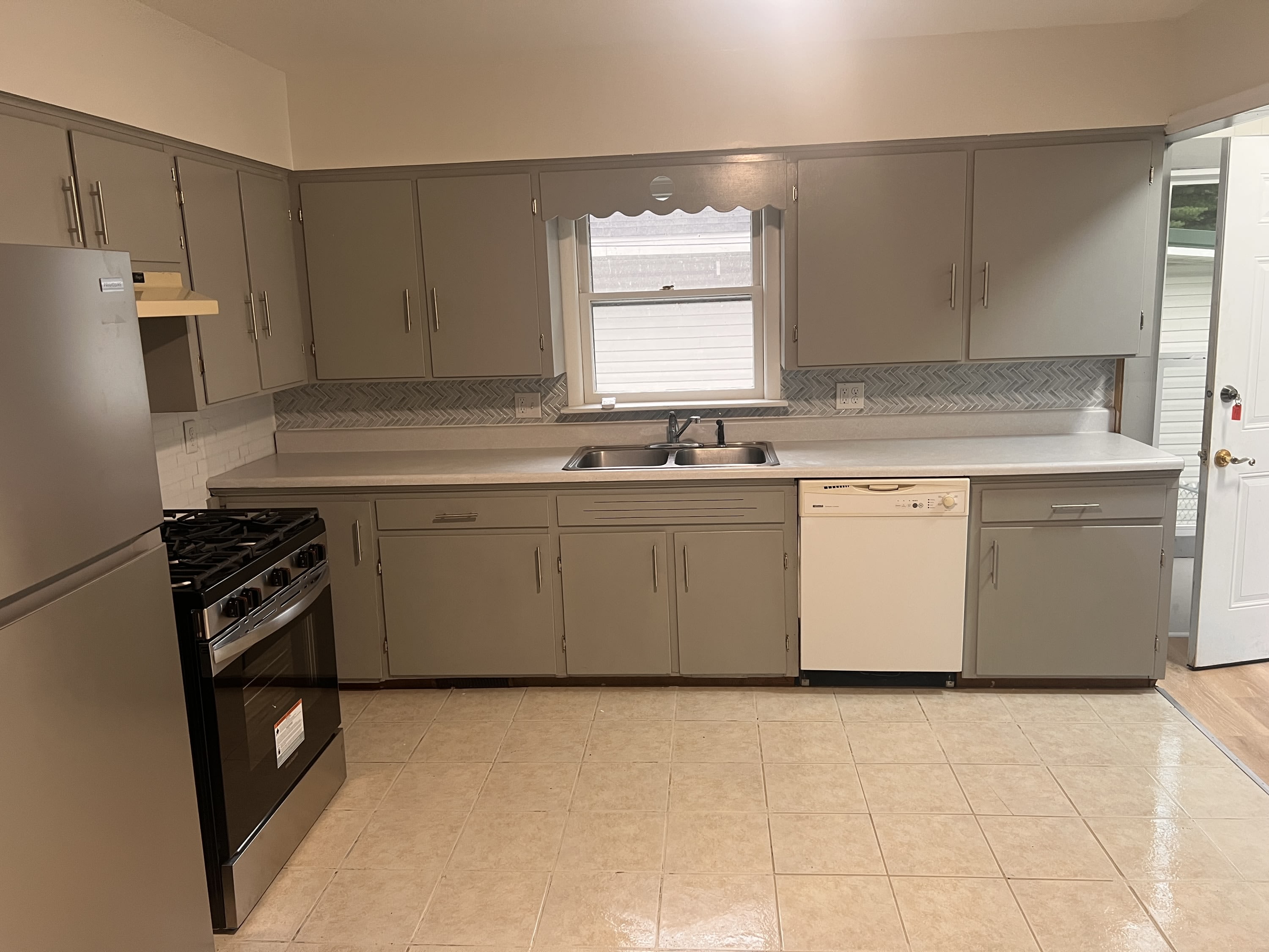 307 E Elm St – photo 2