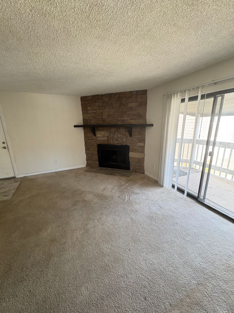 Spectacular Top Floor Condo in Aurora! **Move-In Special** – photo 2