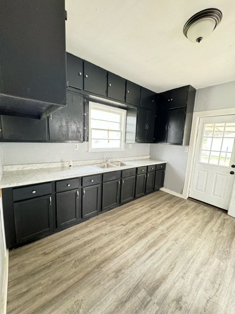 Move in Special – photo 1