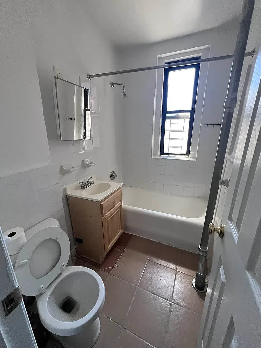 2397 Morris Ave Apt 21J – photo 3