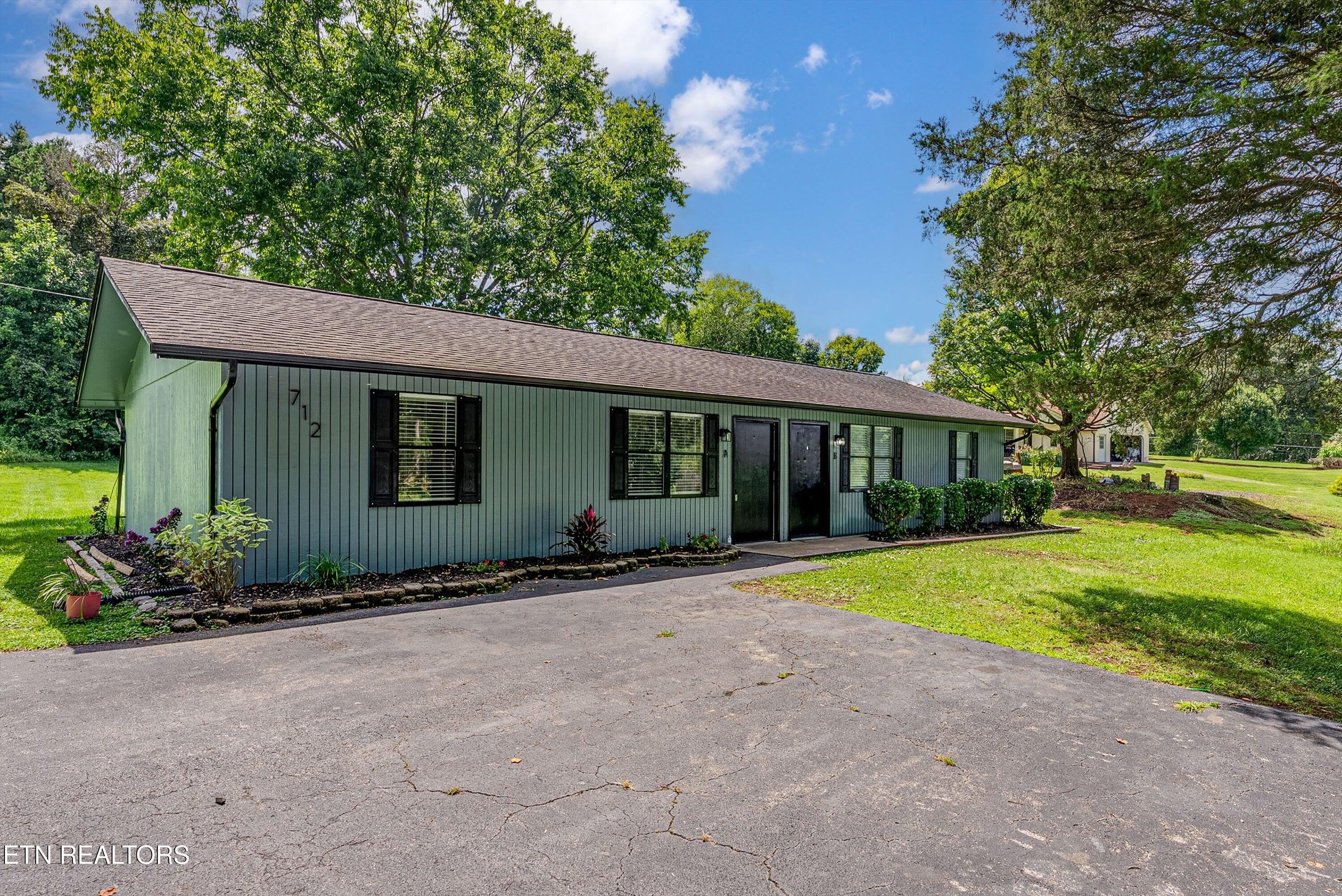 712 Cooper Rd – photo 1
