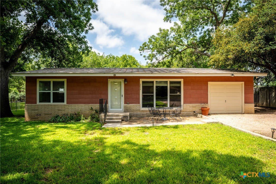 2052 Gruene Road – photo 3