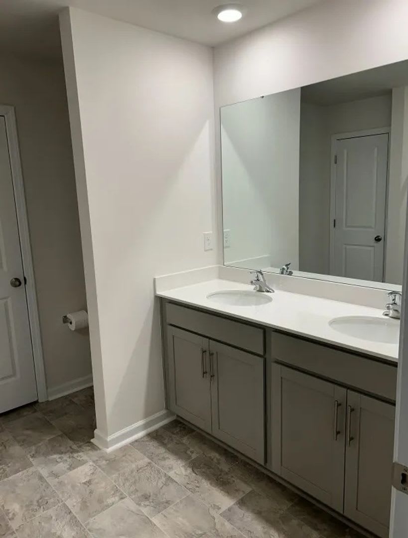 Room in 3 Bedroom Home at Murray Br Dr – photo 5