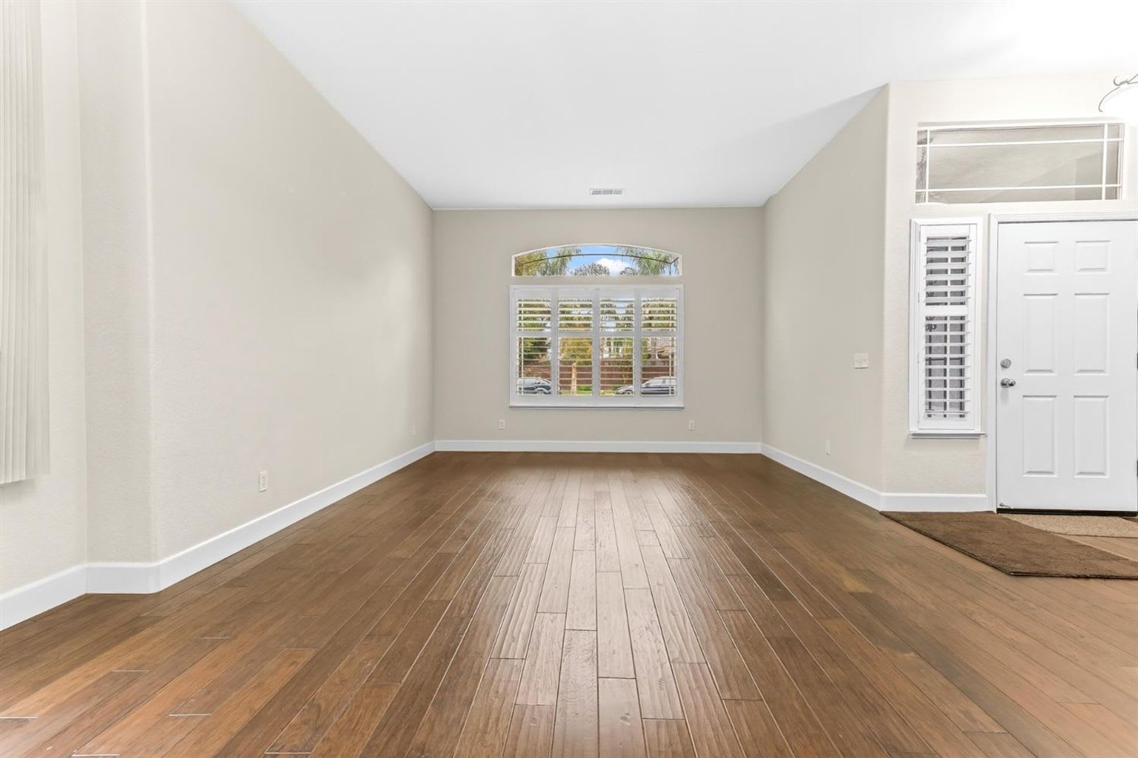 Stunning home in desirable Turlock Neighborhood – photo 4