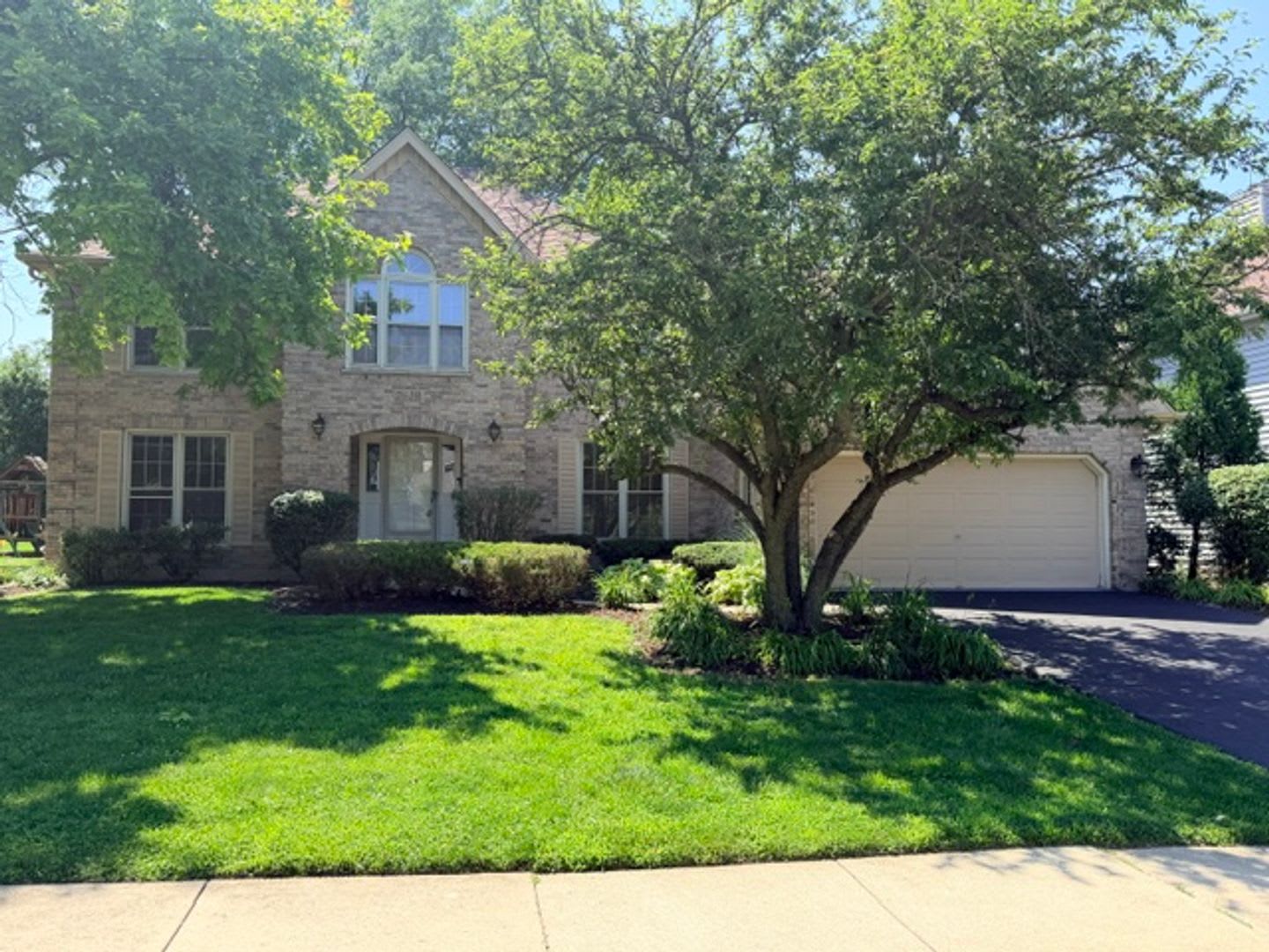 Elegant & Spacious Single Family Home. – photo 1