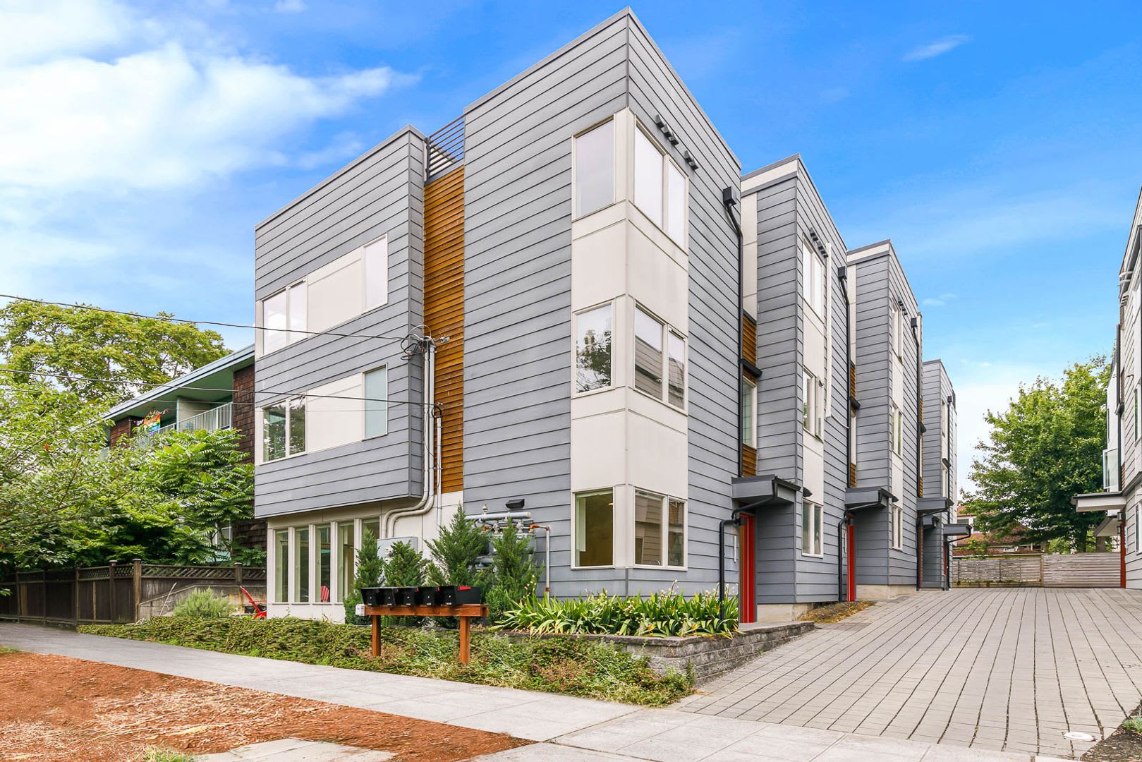3 Bedroom Modern Industrial Townhome with City Views & Rooftop Oasis! MOVE IN READY! – photo 2