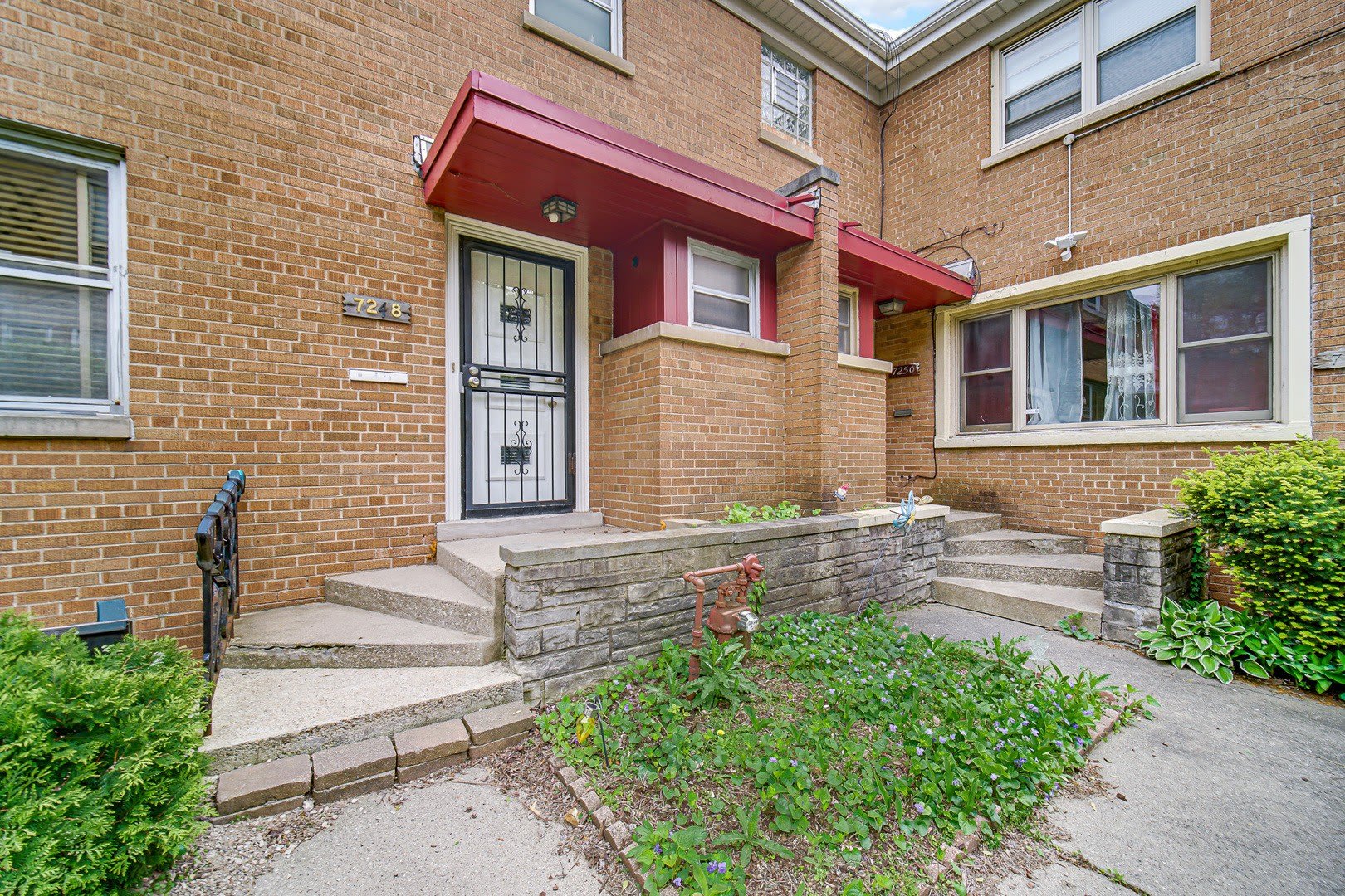 7248 N Ridge Boulevard – photo 1