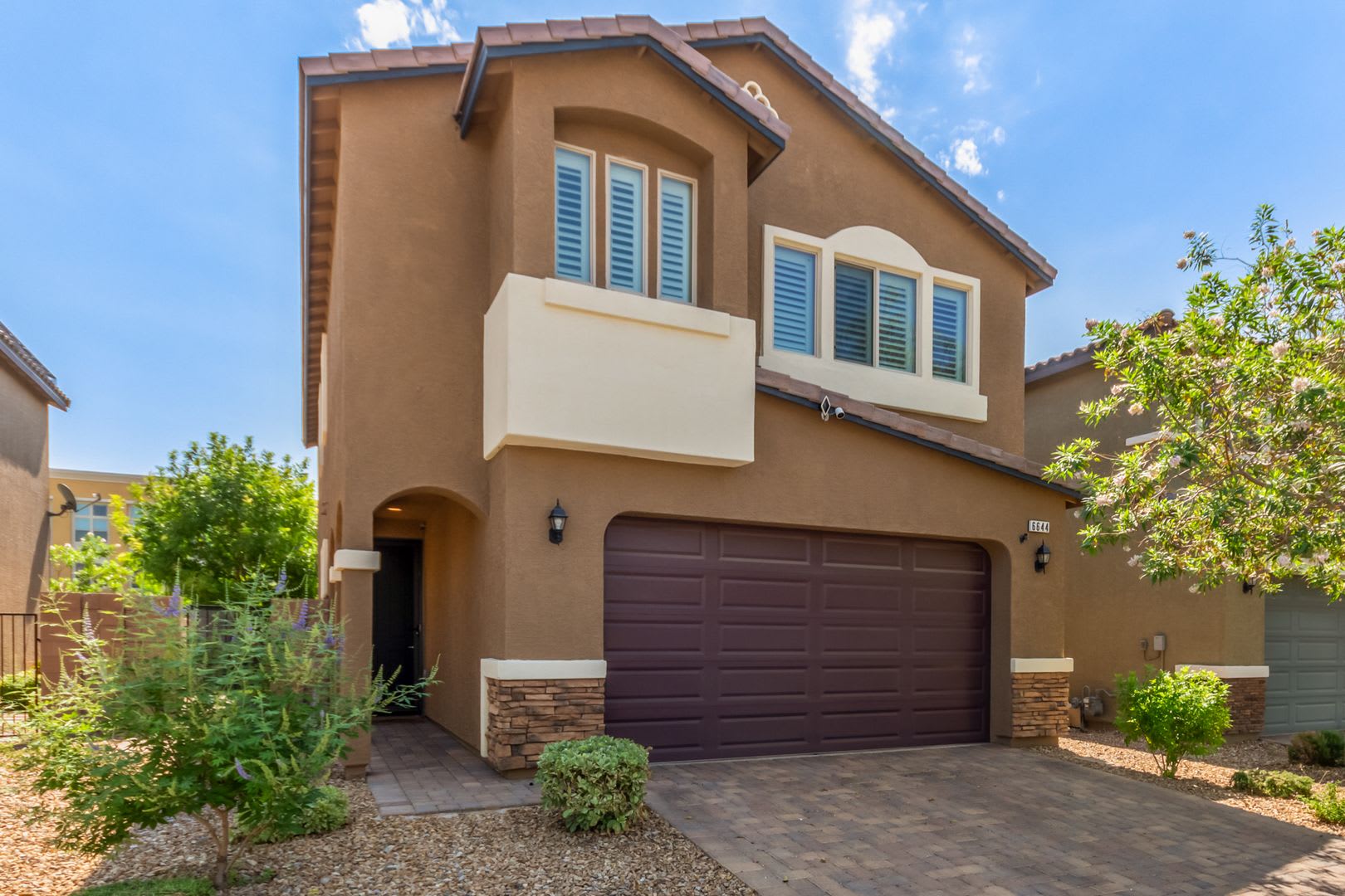 Highly upgraded gated home – photo 3